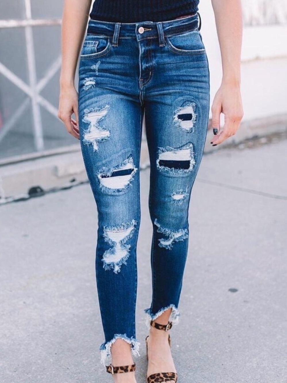 KanCan Estillo Distressed Mid-Rise Skinny Jeans- Size 27